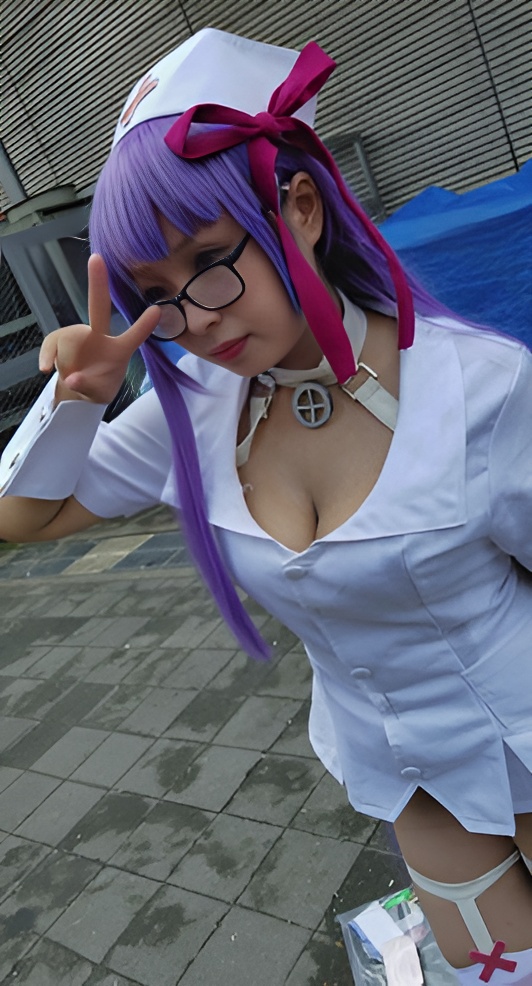 护士装紫色长发cosplay美女[395M/MP4]