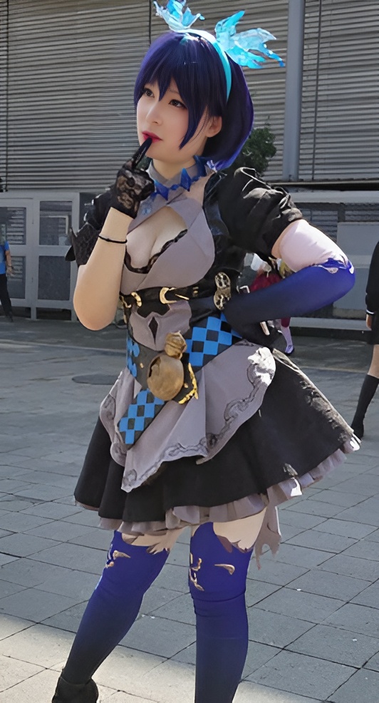 白嫩的蓝发cosplay美女[547M/MP4]