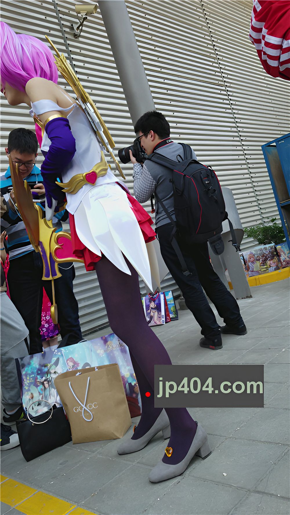 漂亮的高跟紫色SWcosplay美女[436M/MP4]