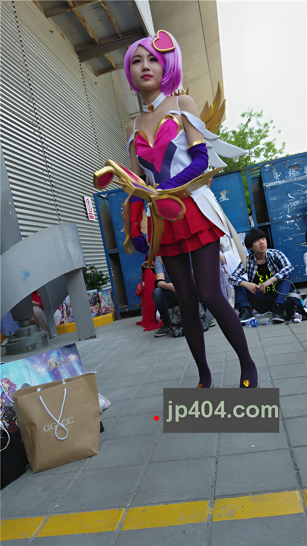 漂亮的高跟紫色SWcosplay美女[436M/MP4]