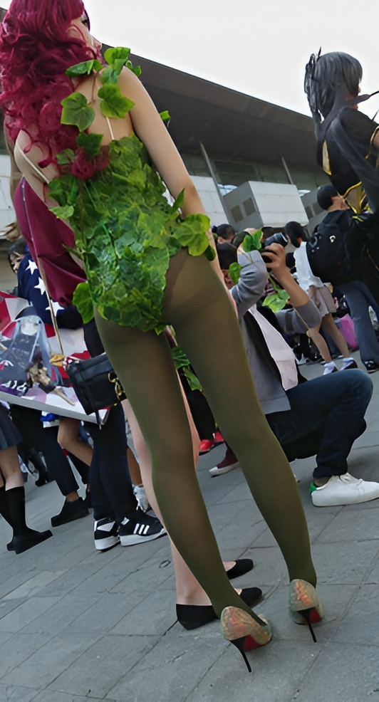 漂亮的绿美人cosplay[464M/MP4]