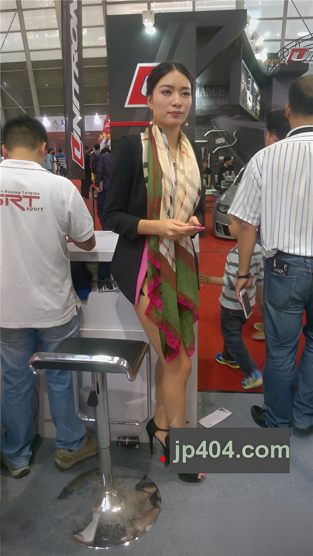 性感的短裤美女[173M/MP4]