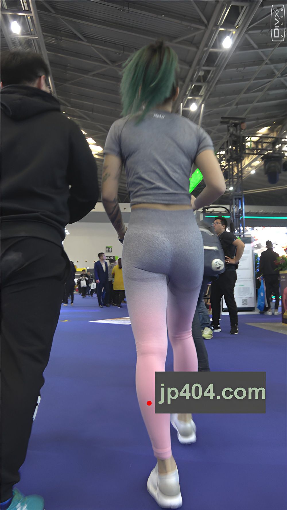 紧身裤花臂小姐姐《一》[601M/MP4]