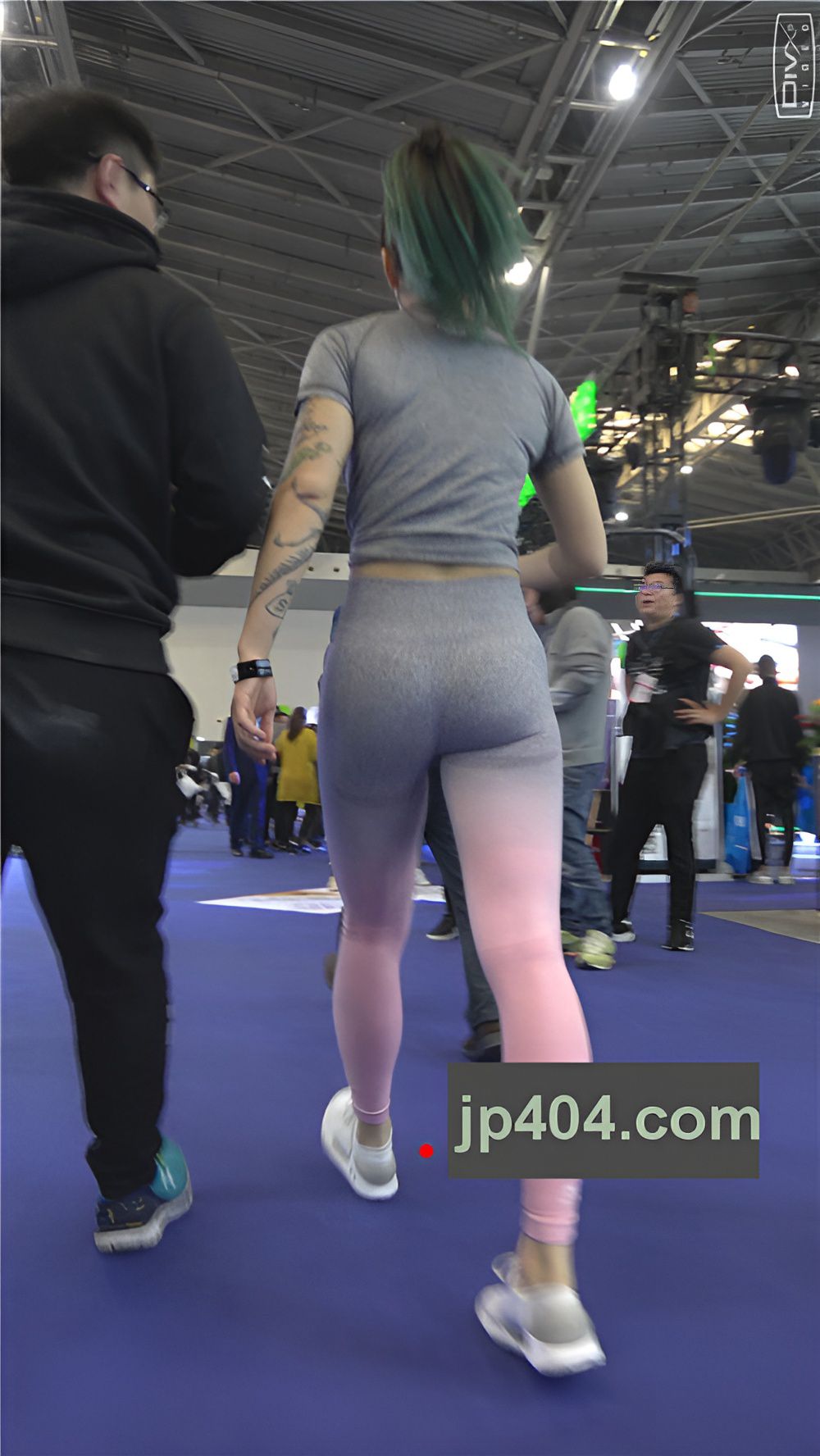 紧身裤花臂小姐姐《一》[601M/MP4]