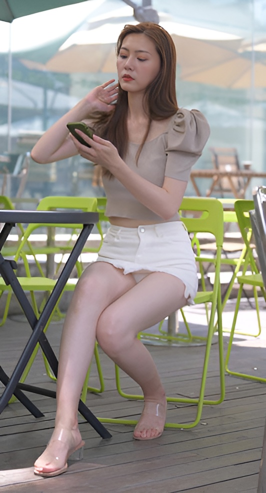 白裙美女【套图+视频】