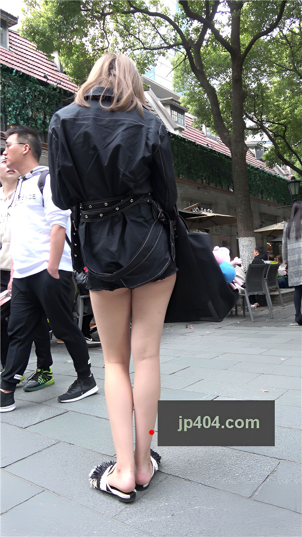 漂亮的短裤月牙美女[1.82G/MP4]