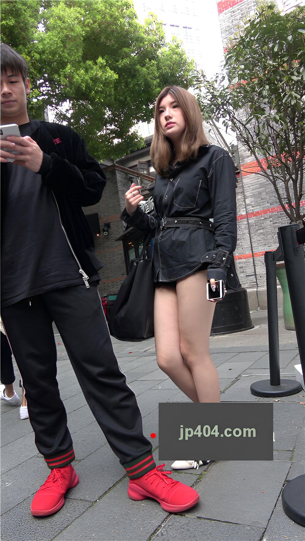 漂亮的短裤月牙美女[1.82G/MP4]