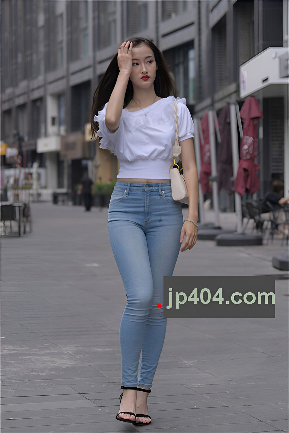 蓝色紧身牛仔裤美女【套图+视频】