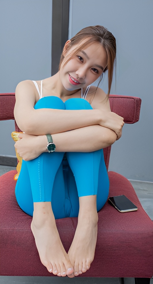 （视频）心爱的蓝色瑜伽裤女孩 [13.28G/MP4]