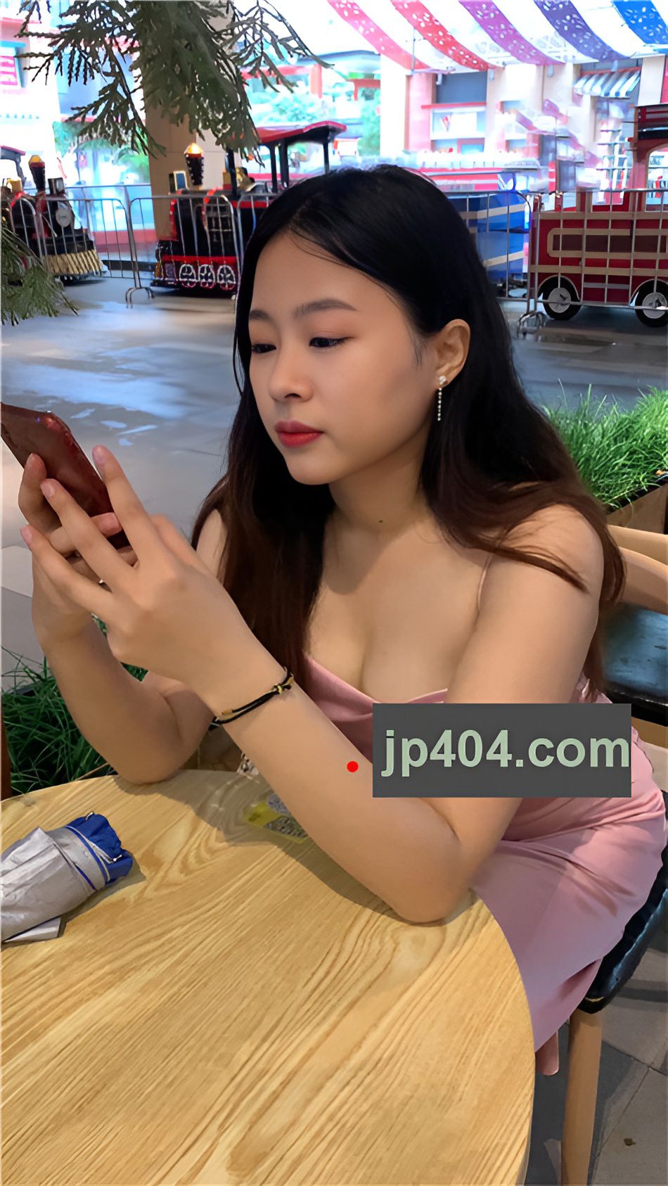 （视频）搭讪粉红裙少妇 [8.23G/MP4]