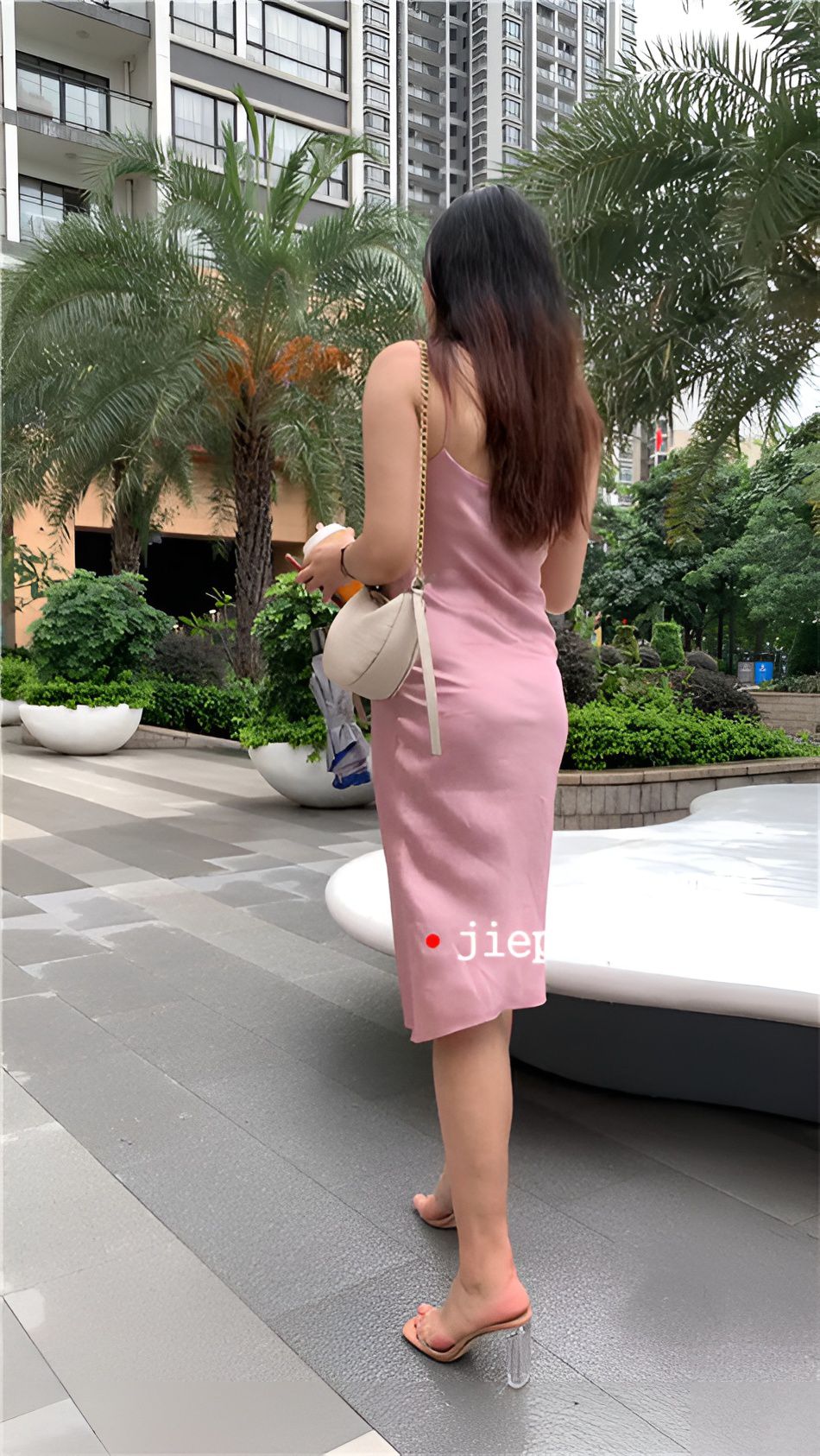 （视频）搭讪粉红裙少妇 [8.23G/MP4]