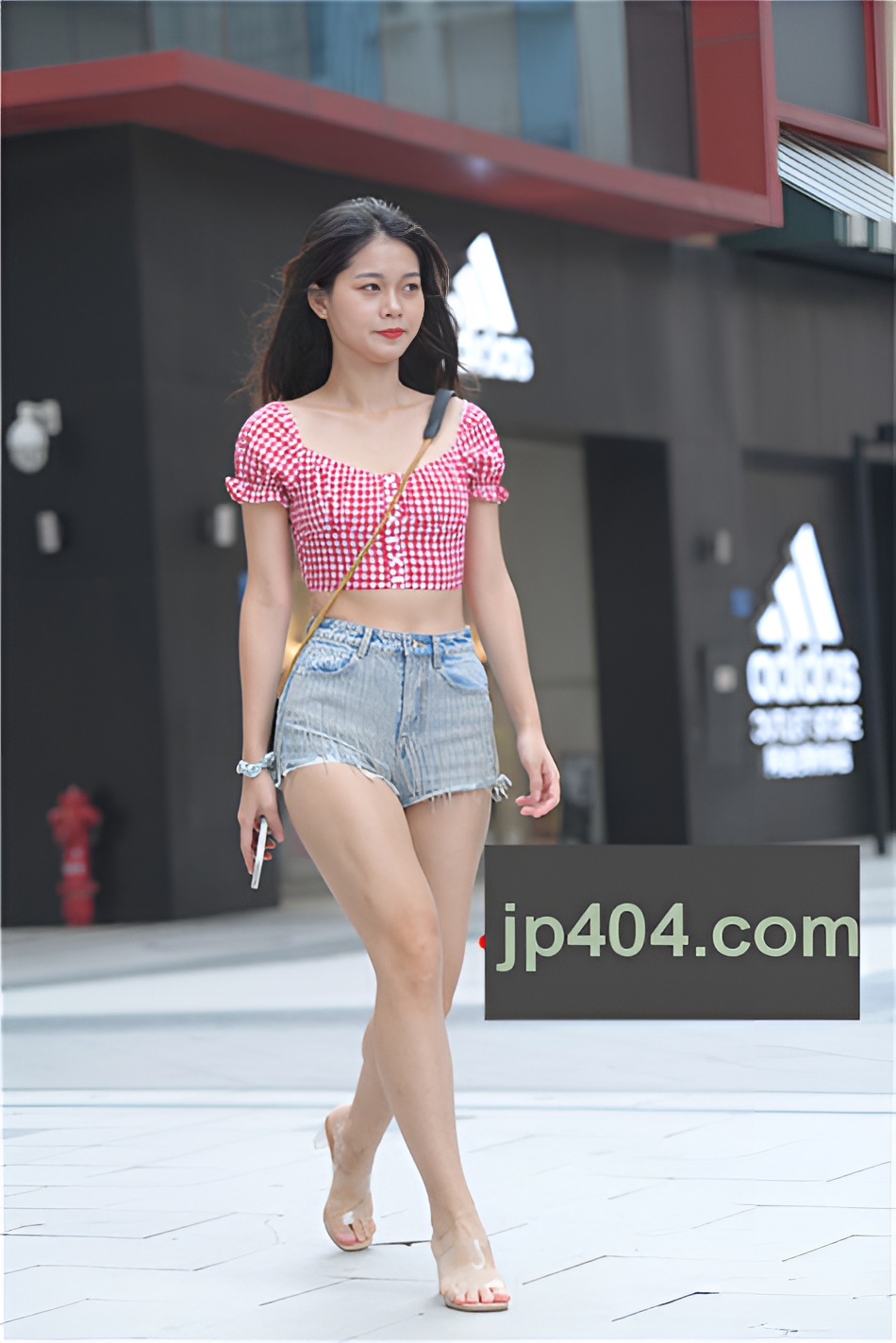 （套图）牛仔热裤女孩 (566P)[13.94G/JPG]