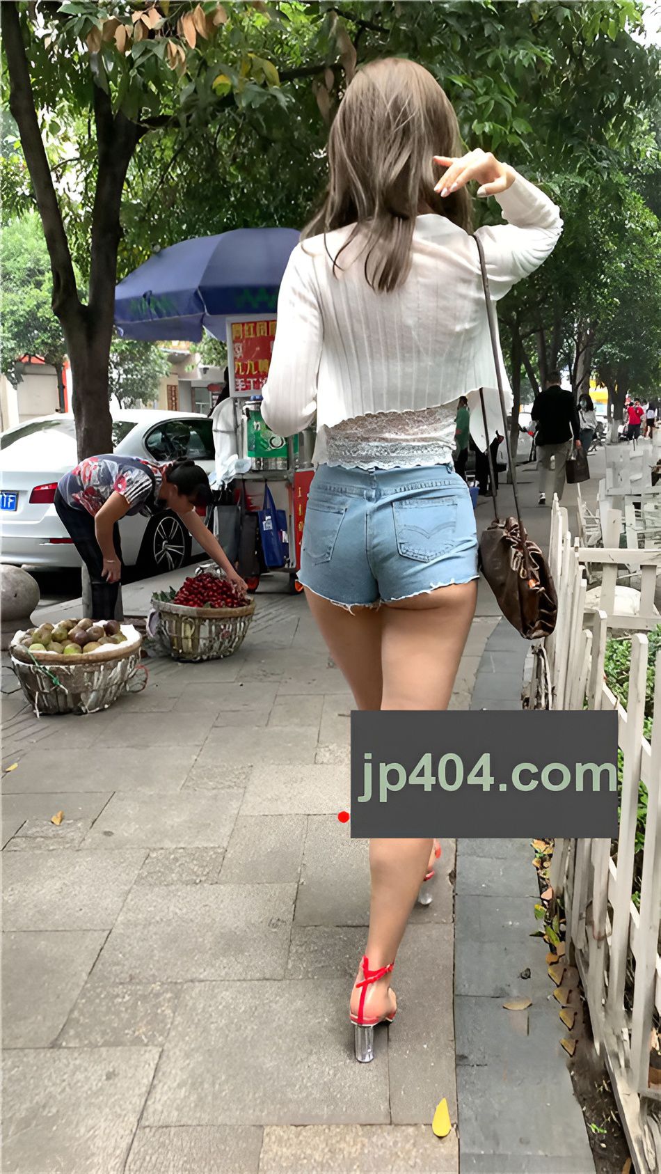 （视频）青春靓丽热裤女孩 [11.45G/MP4]