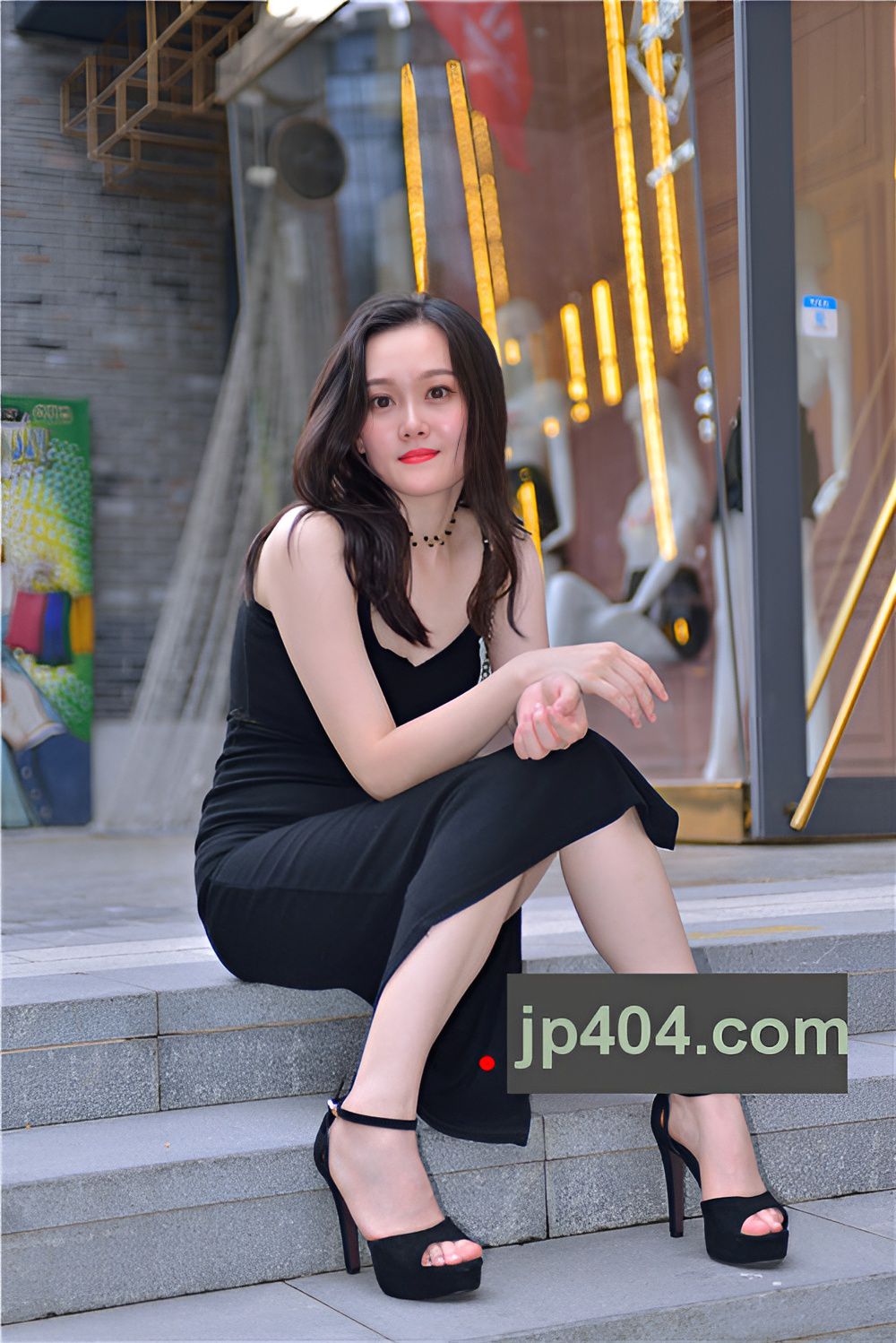 黑色吊带包臀裙美女(71P)[994M/JPG]