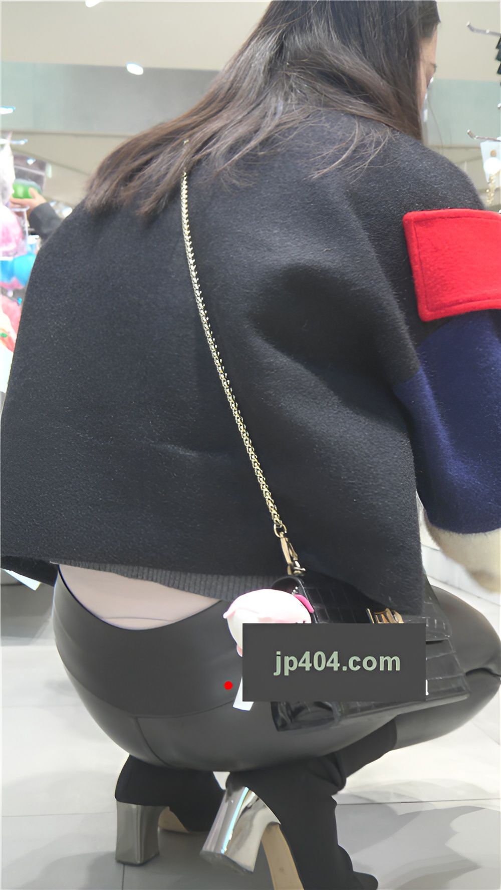 漂亮的黑色皮裤美女（二）[1.88G/MP4]