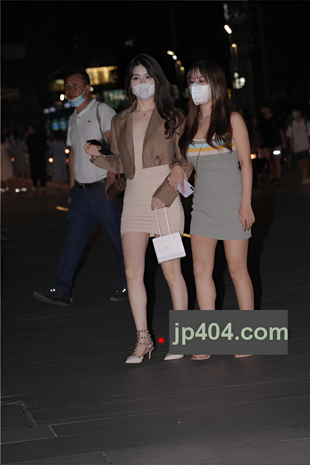 夜拍两个包屯裙美女(71P)[1.16G/JPG]