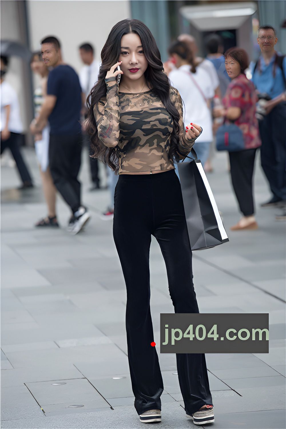 打电话的黑色喇叭裤小姐姐(47P)[764M/JPG]