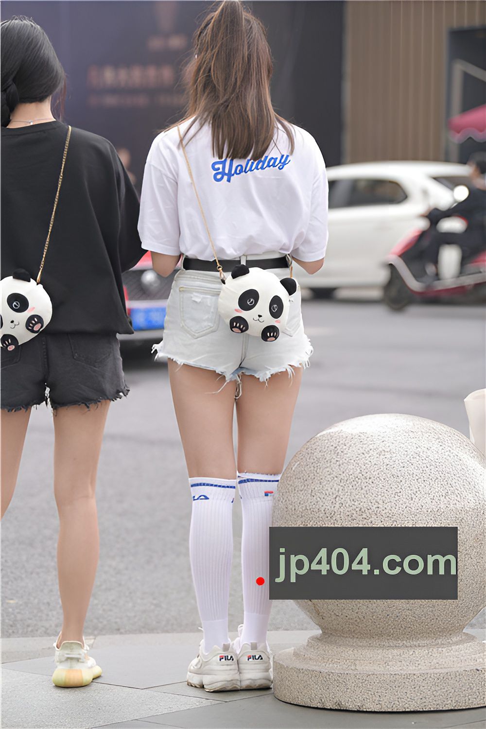 背着熊猫包包的小姐姐(75P)[943M/JPG]