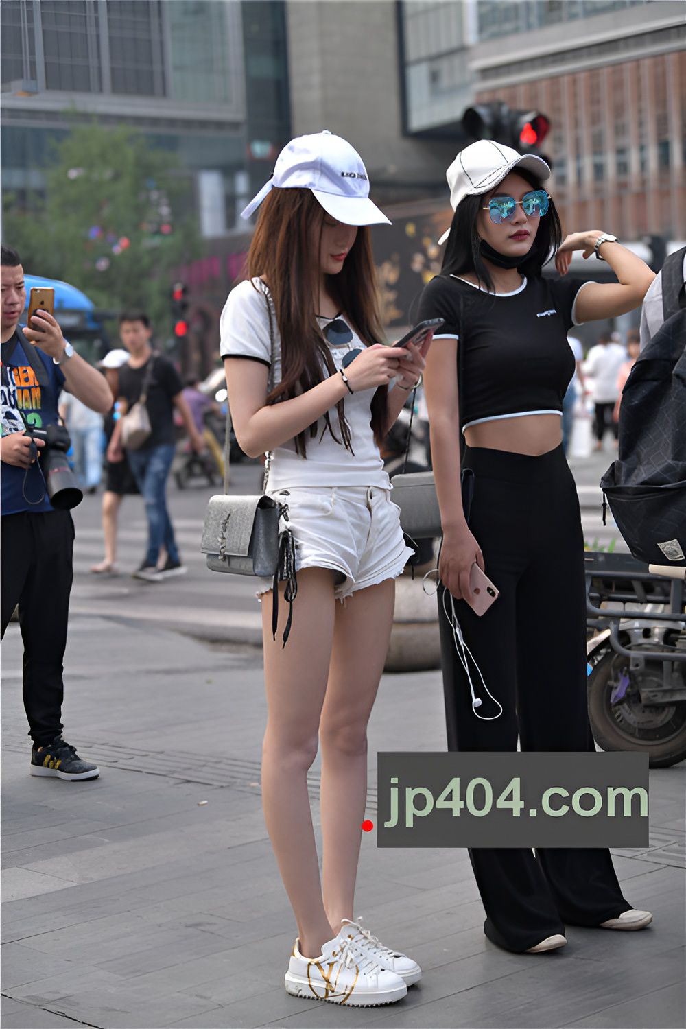 戴着鸭舌帽的漂亮小姐姐(129P)[1.56G/JPG]