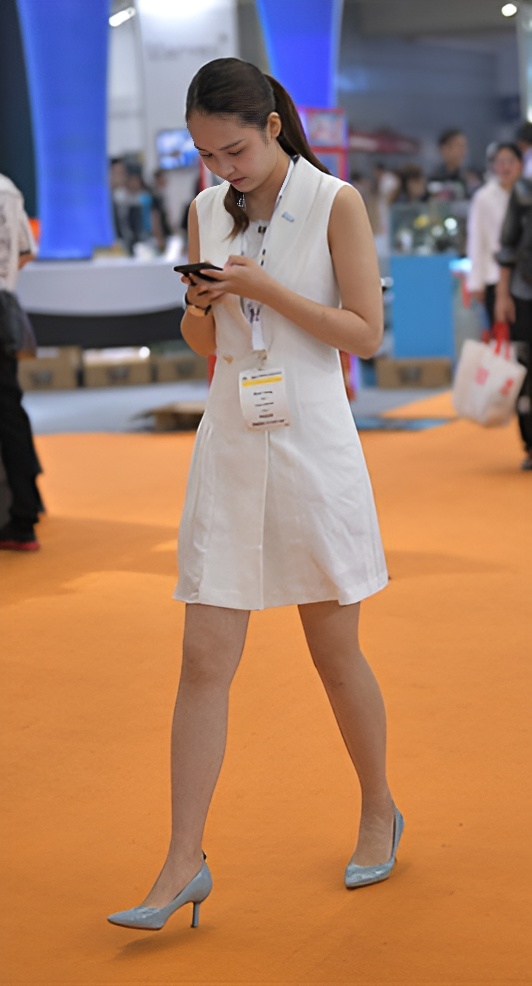 漂亮的白裙小美女(41P)[971M/JPG]