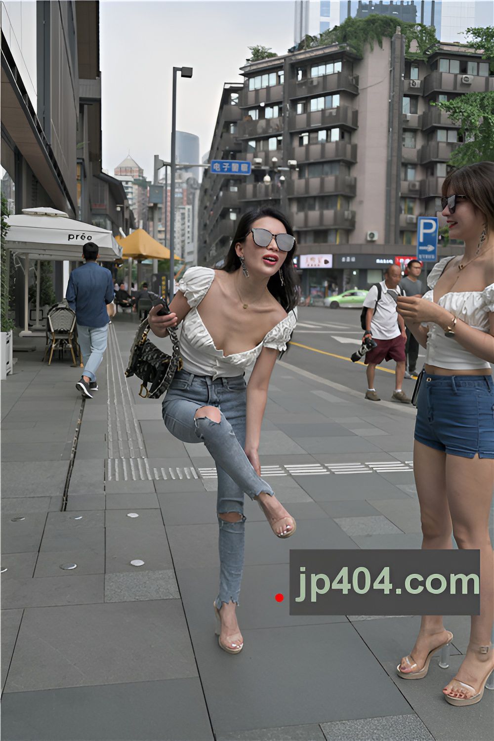 性感的牛仔裤小姐姐(47P)[1.19G/JPG]