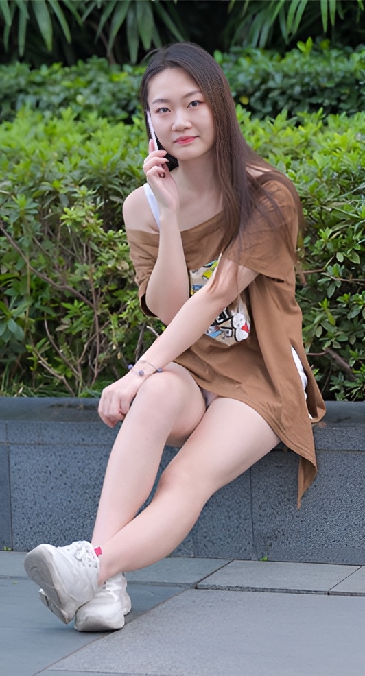 打电话的漂亮小姐姐(27P)[425M/JPG]