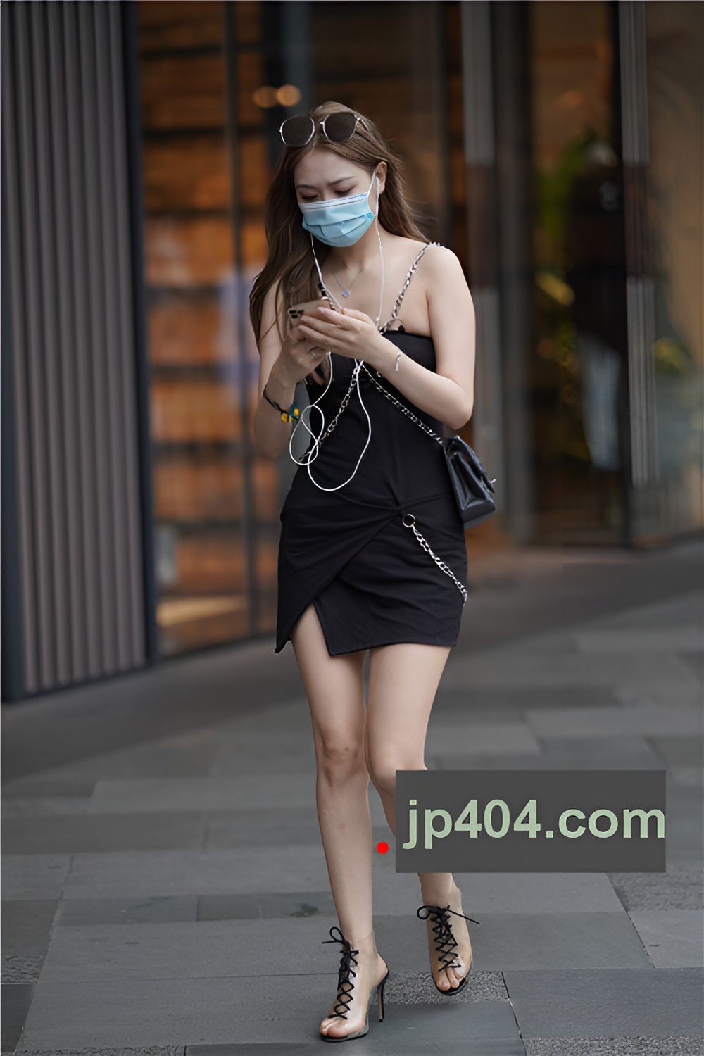 街拍黑裙小姐姐(52P)[595M/JPG]