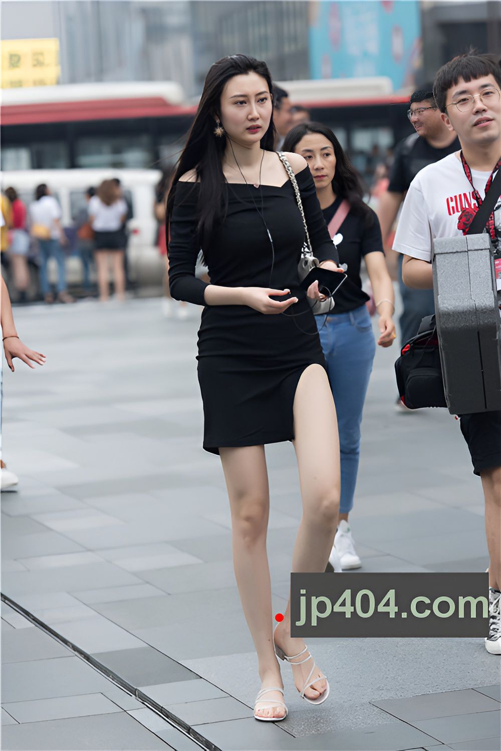 黑色连体裙气质美女(21P)[348M/JPG]