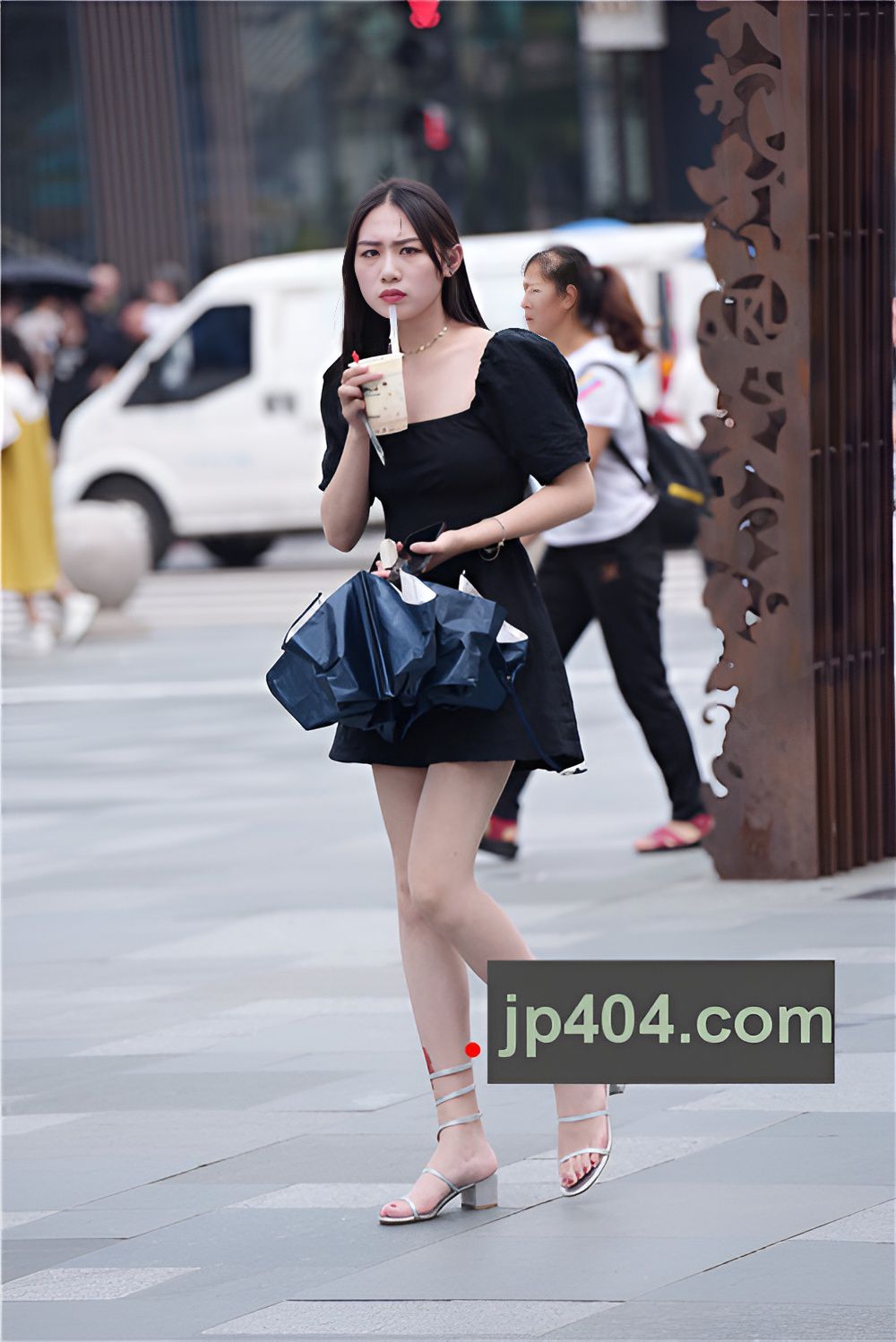 长腿黑色连衣裙小姐姐(20P)[370M/JPG]