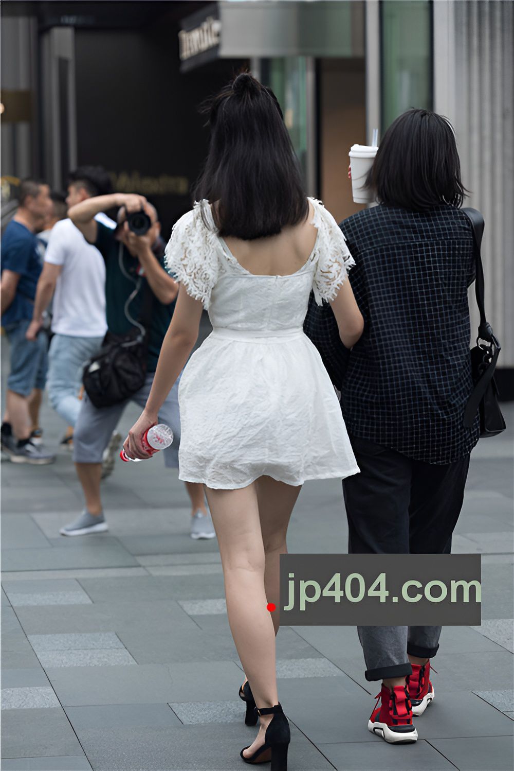 街拍白色连衣裙美女(25P)[401M/JPG]