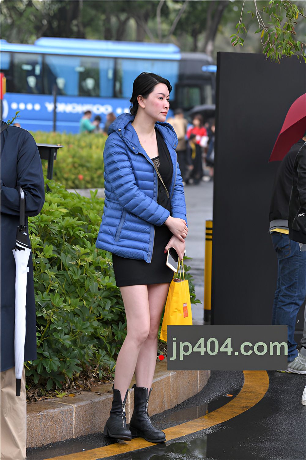 不怕冷的美妇(19P)[192M/JPG]