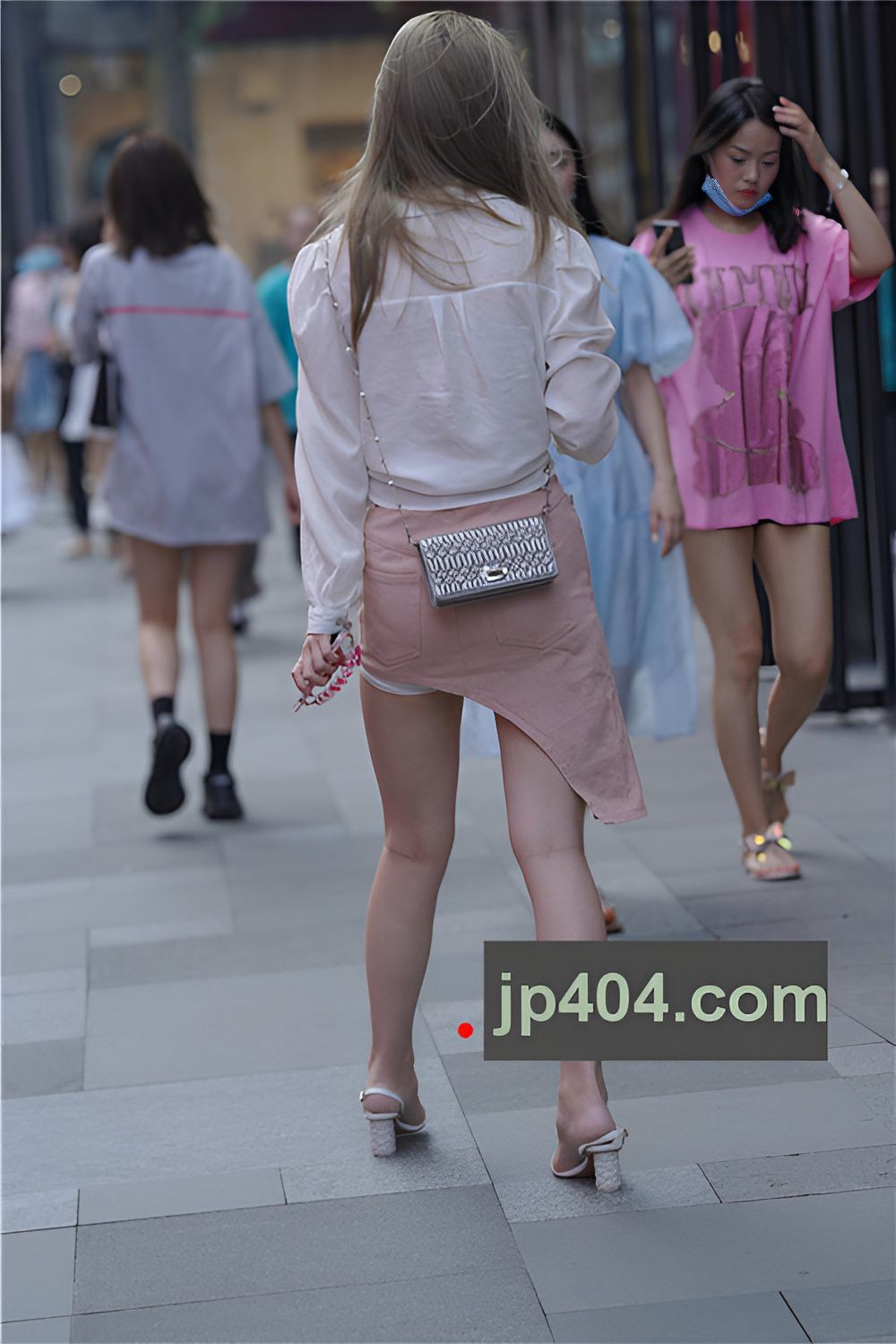 两个喝饮品的MM【套图+视频】