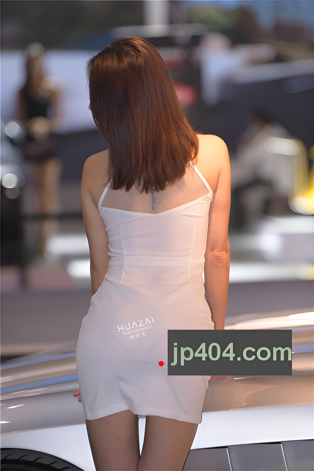 白色连体裙车模小姐姐【套图+视频】