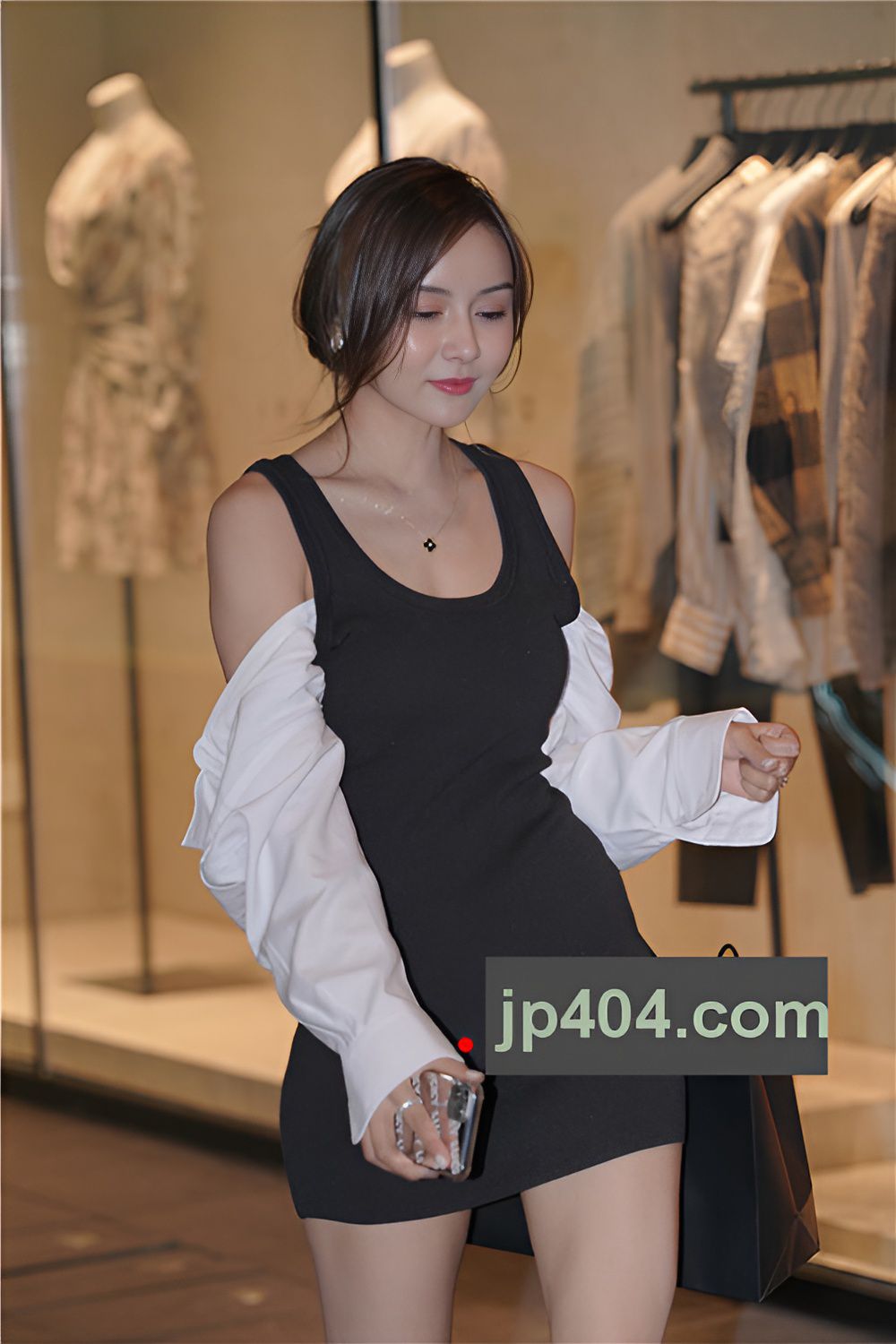 妩媚的黑色连体裙妹子【套图+视频】