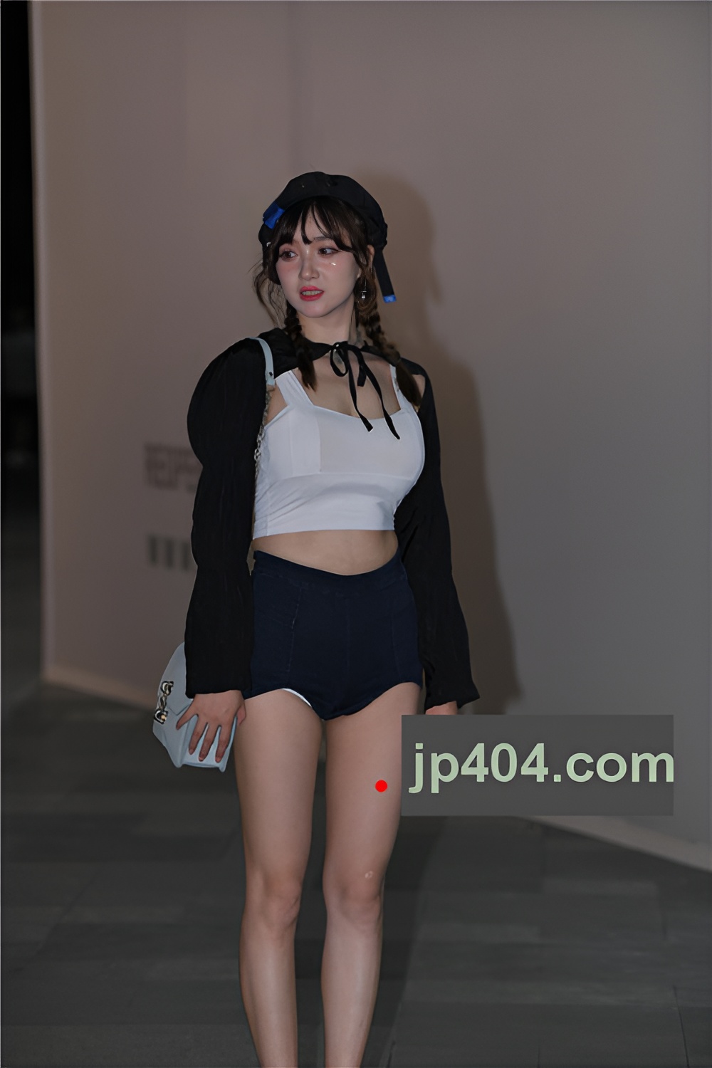 漂亮的长腿苗条妹子【套图+视频】