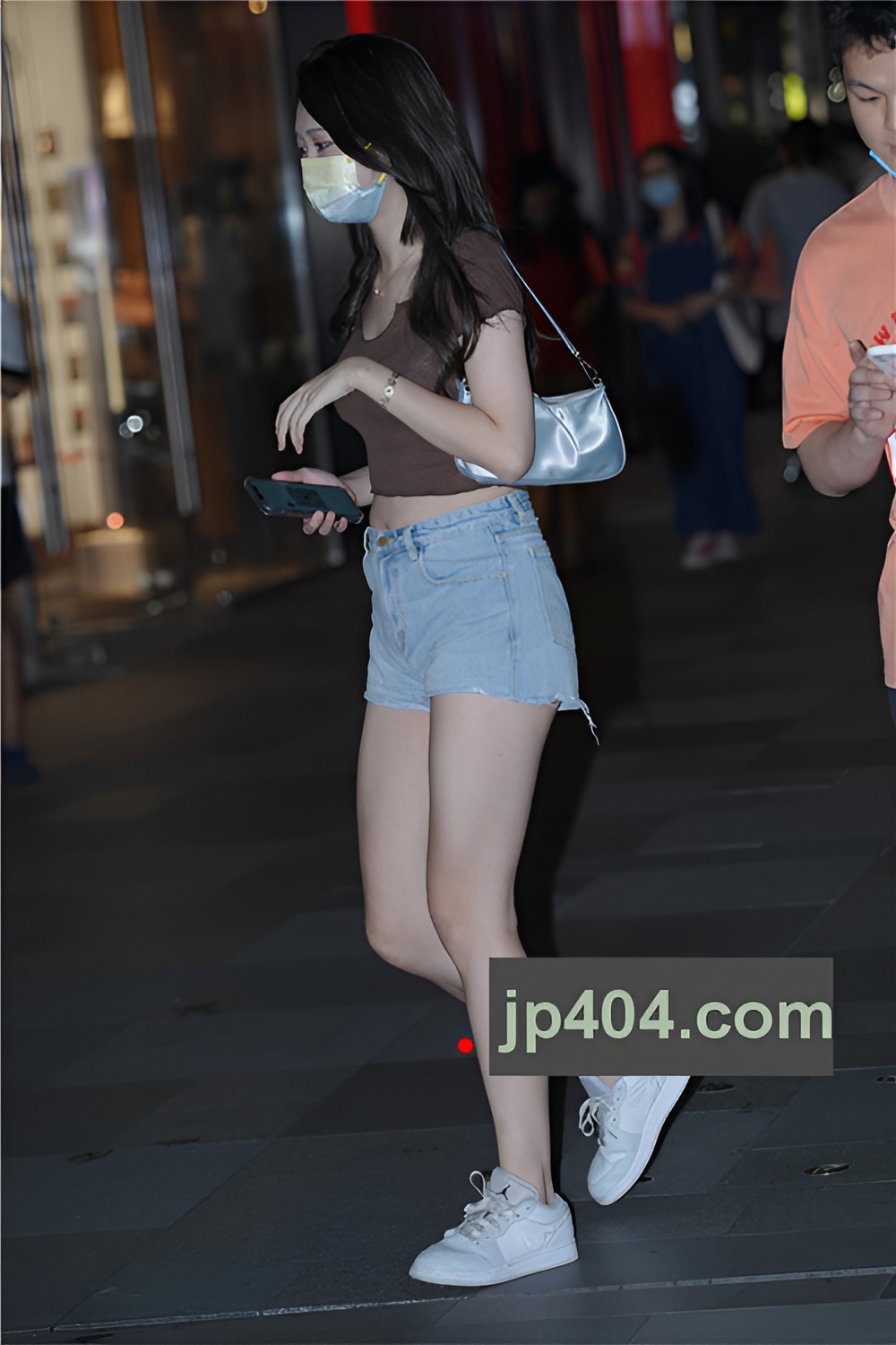 戴着口罩的露腰美女【套图+视频】