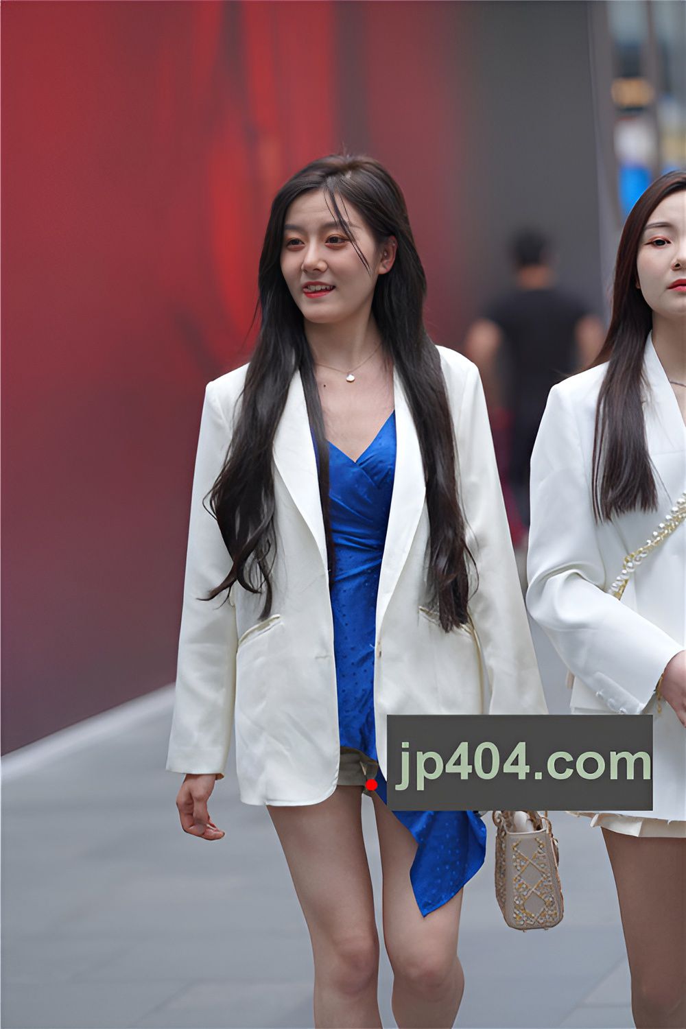 两个漂亮的白色外套女孩【套图+视频】