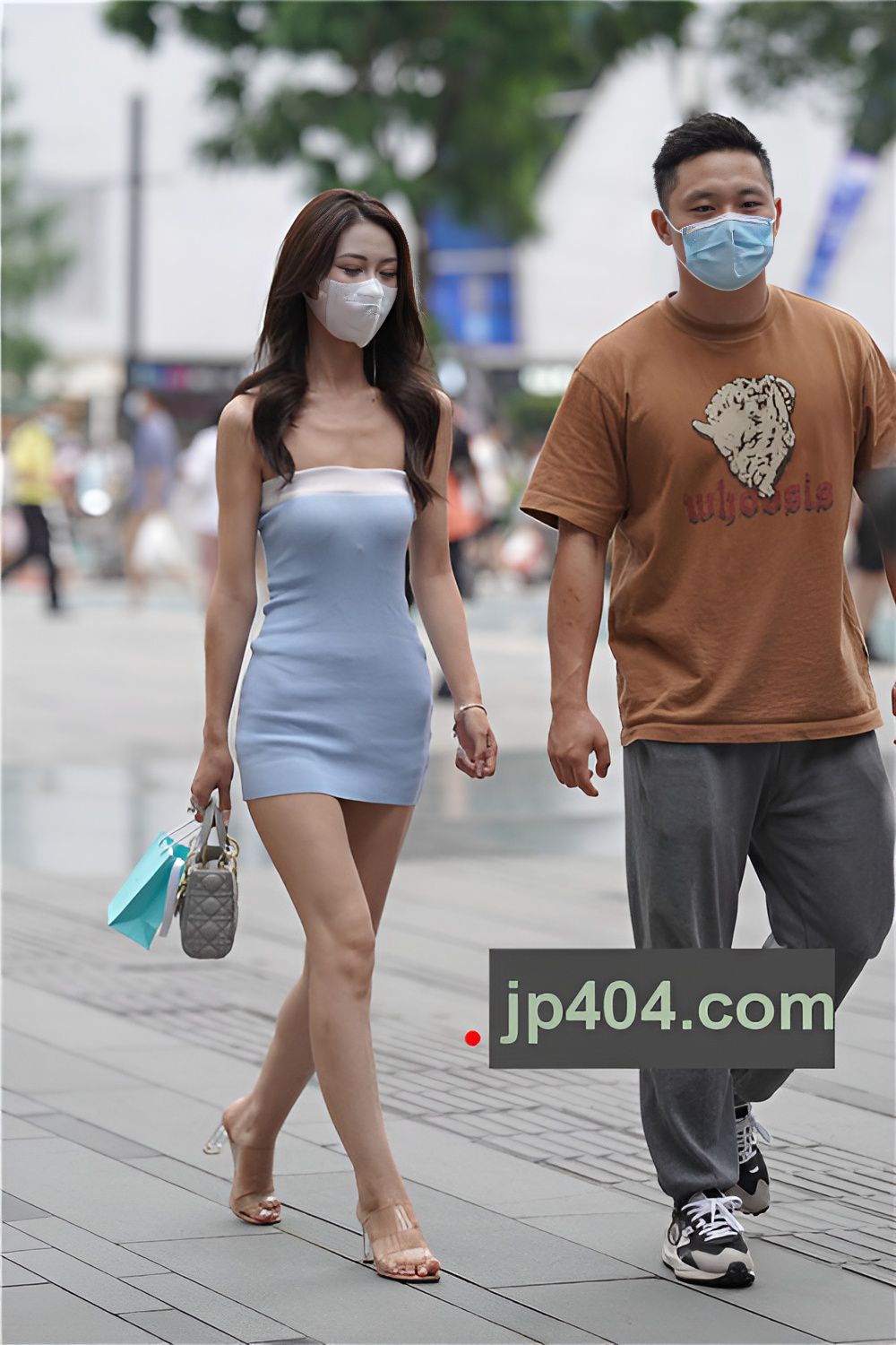 蓝色一字抹胸装小姐姐【套图+视频】