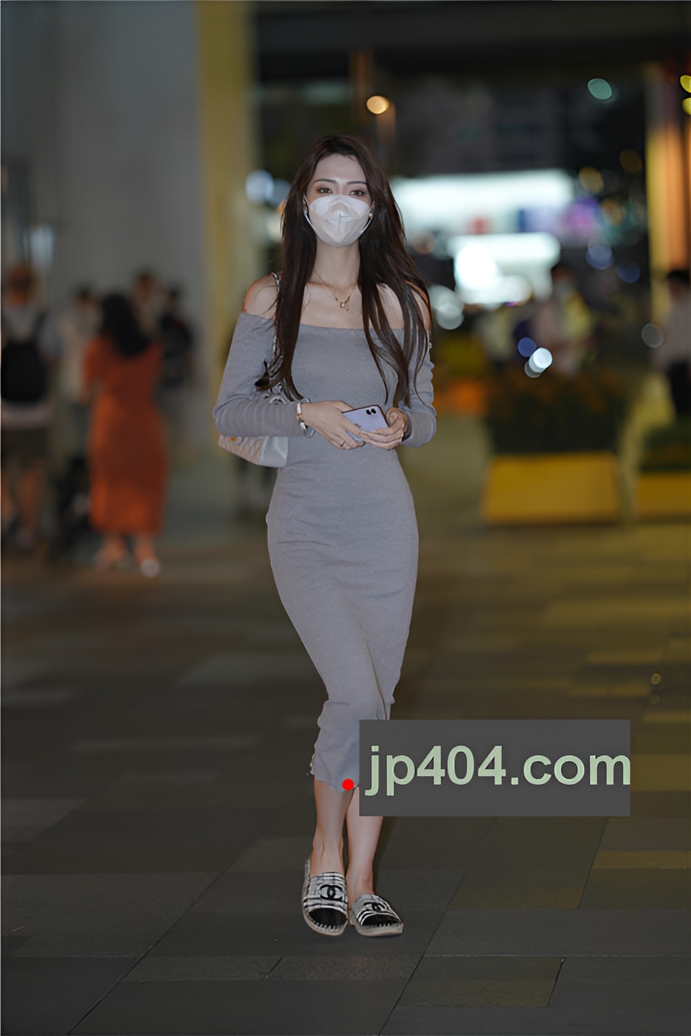 漂亮的长裙美女【套图+视频】