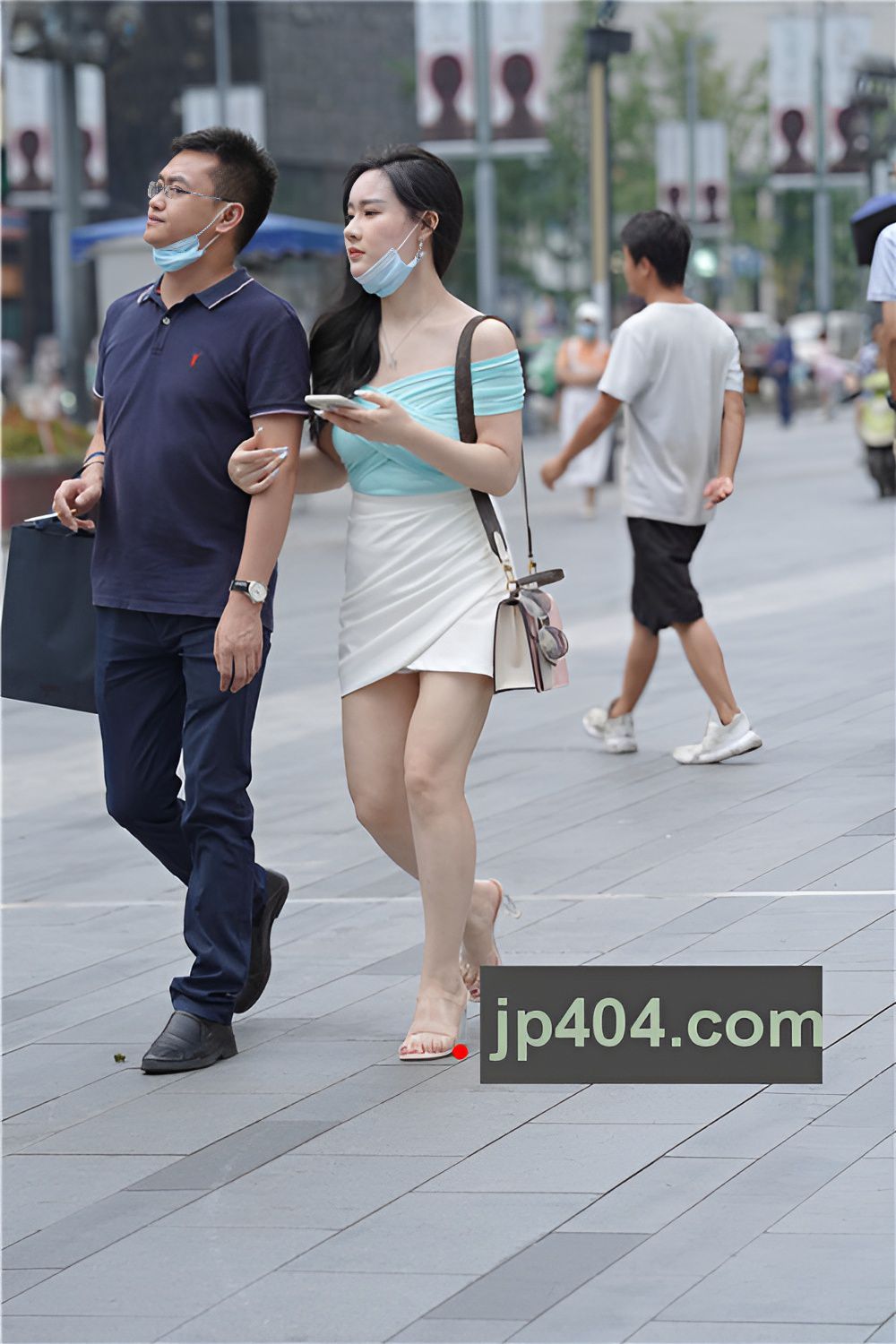 漂亮的高腰白裙美女【套图+视频】