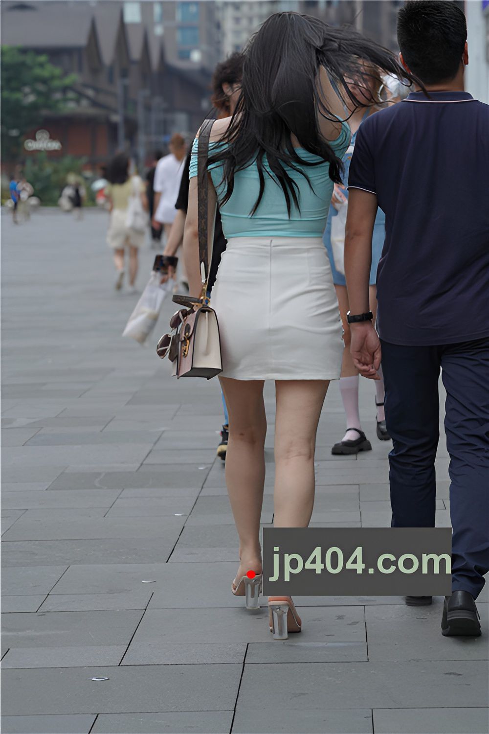 漂亮的高腰白裙美女【套图+视频】