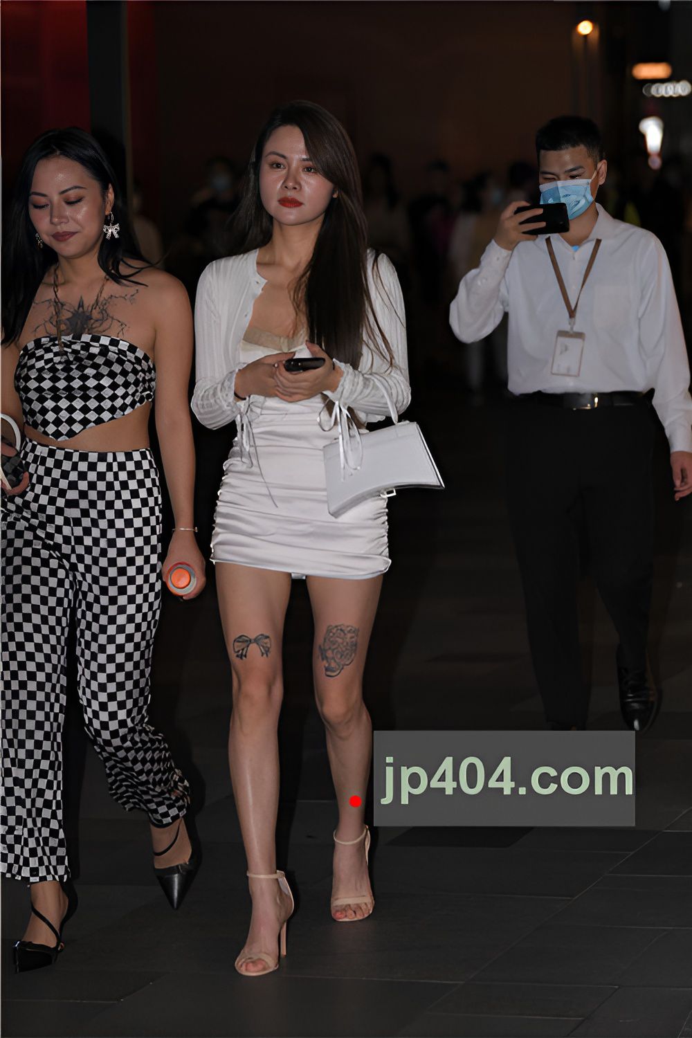 街拍长发纹身小姐姐【套图+视频】