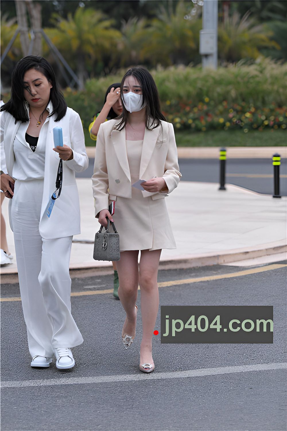 漂亮的气质OL女孩【套图+视频】