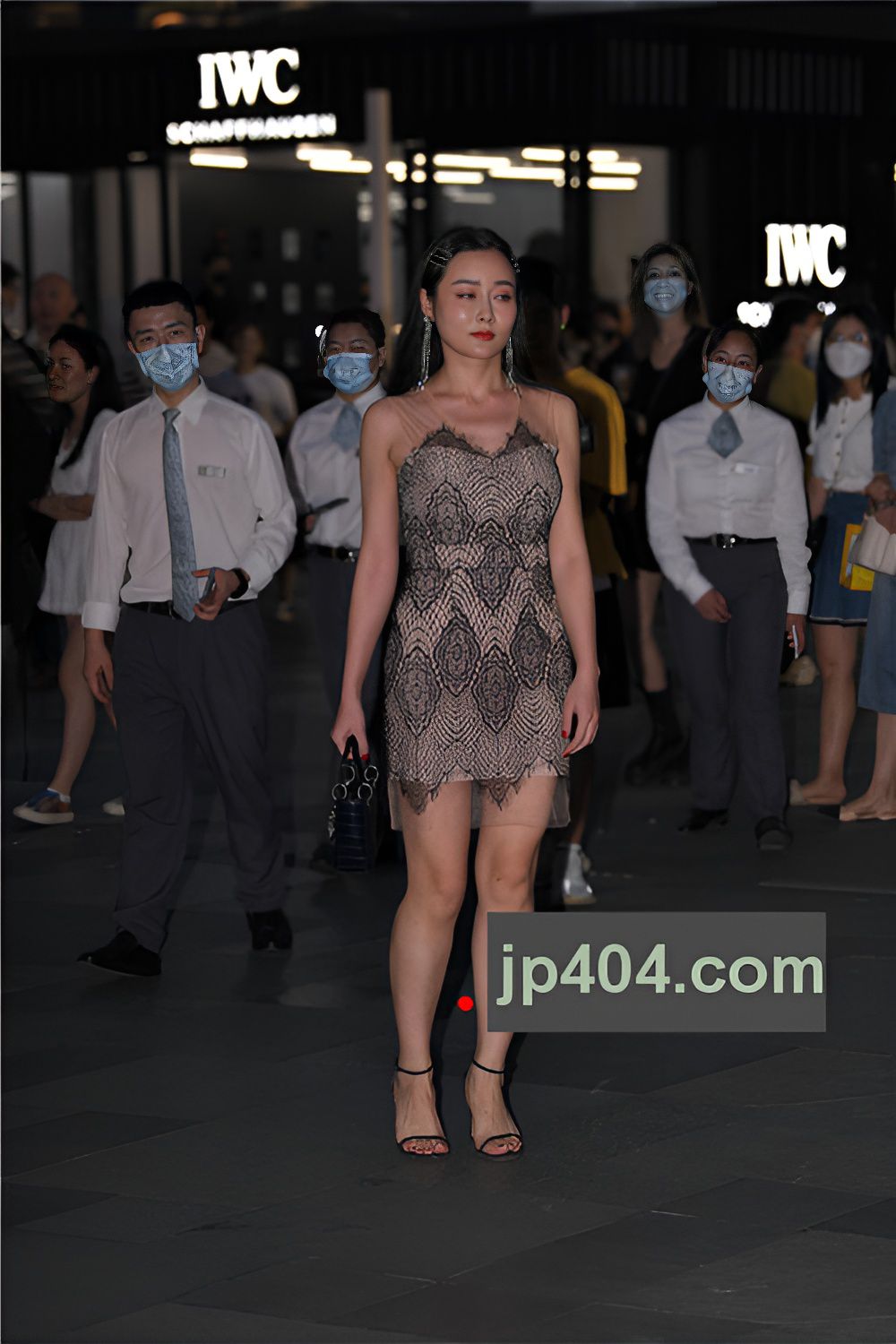 夜拍连衣裙小姐姐(98P)[2.88G/JPG]