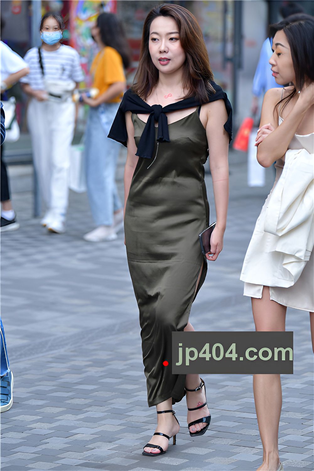 漂亮的长裙美女(50P)[851M/JPG]