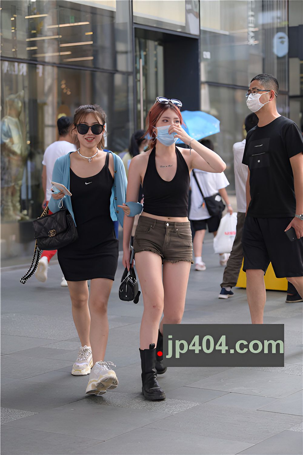 热裤妹子(36P)[796M/JPG]