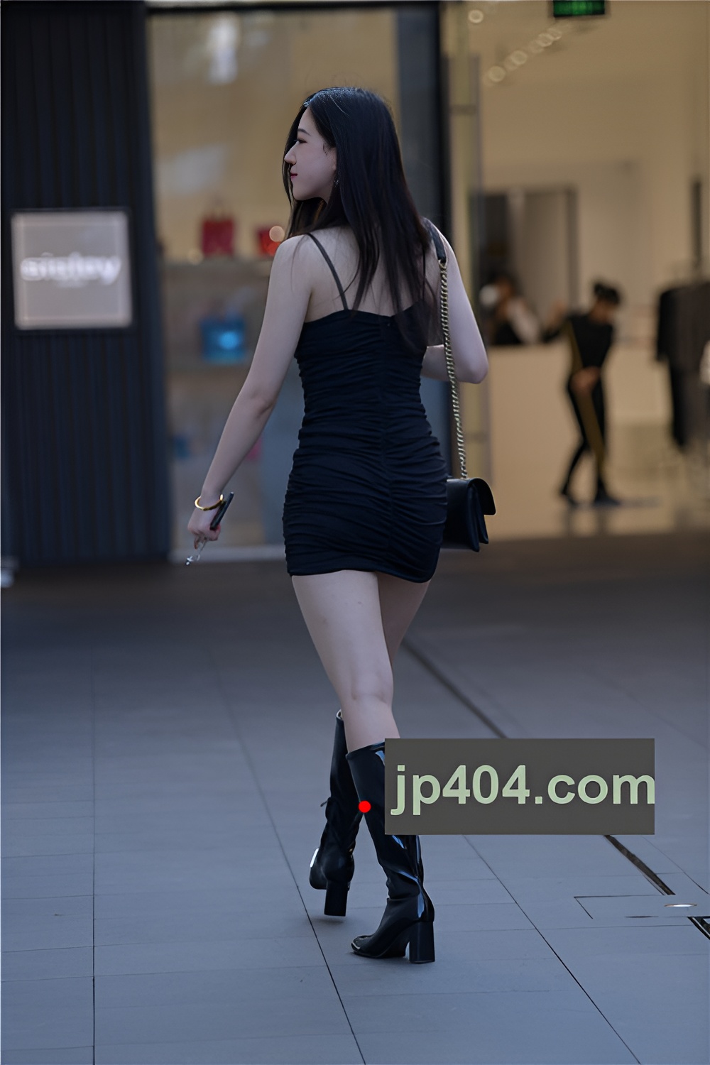 吊带黑裙美女(127P)[2.57G/JPG]