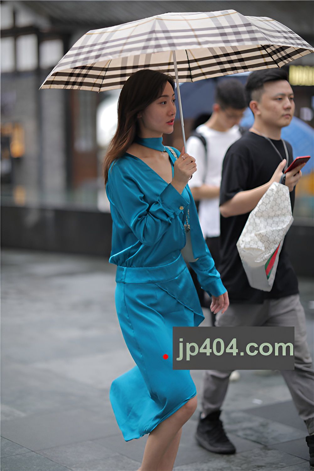 打伞的气质长裙美女(34P)[282M/JPG]