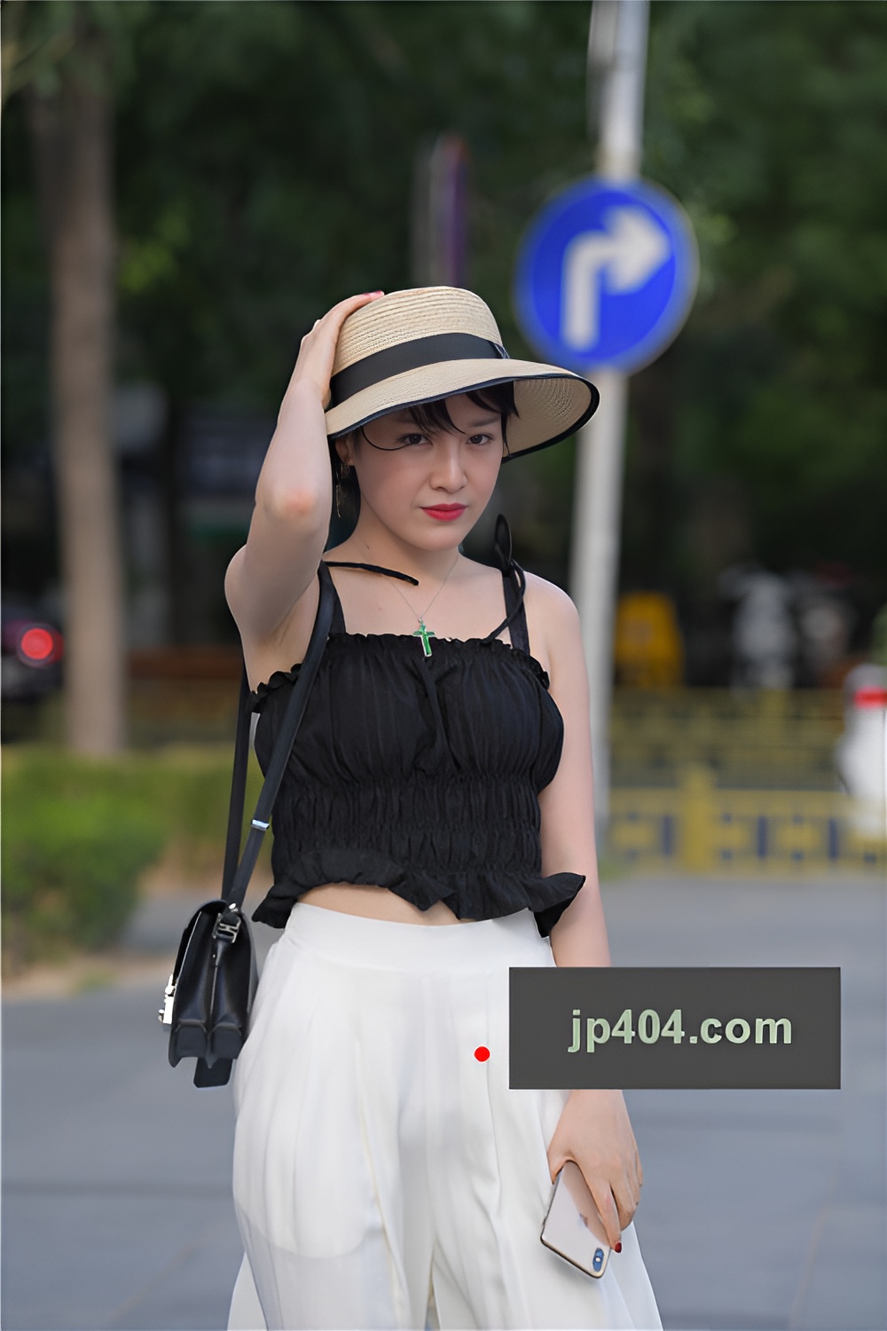 白色长裤妹子(42P)[900M/JPG]