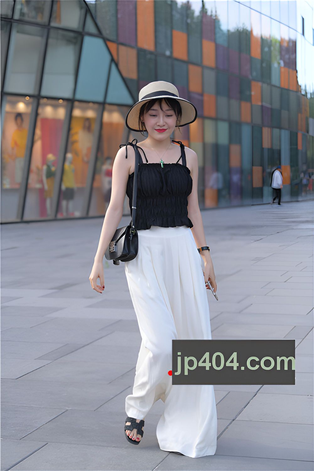 白色长裤妹子(42P)[900M/JPG]